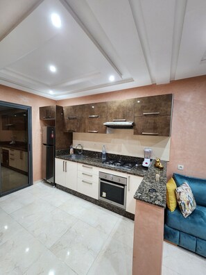 Microwave, oven, dishwasher, paper towels