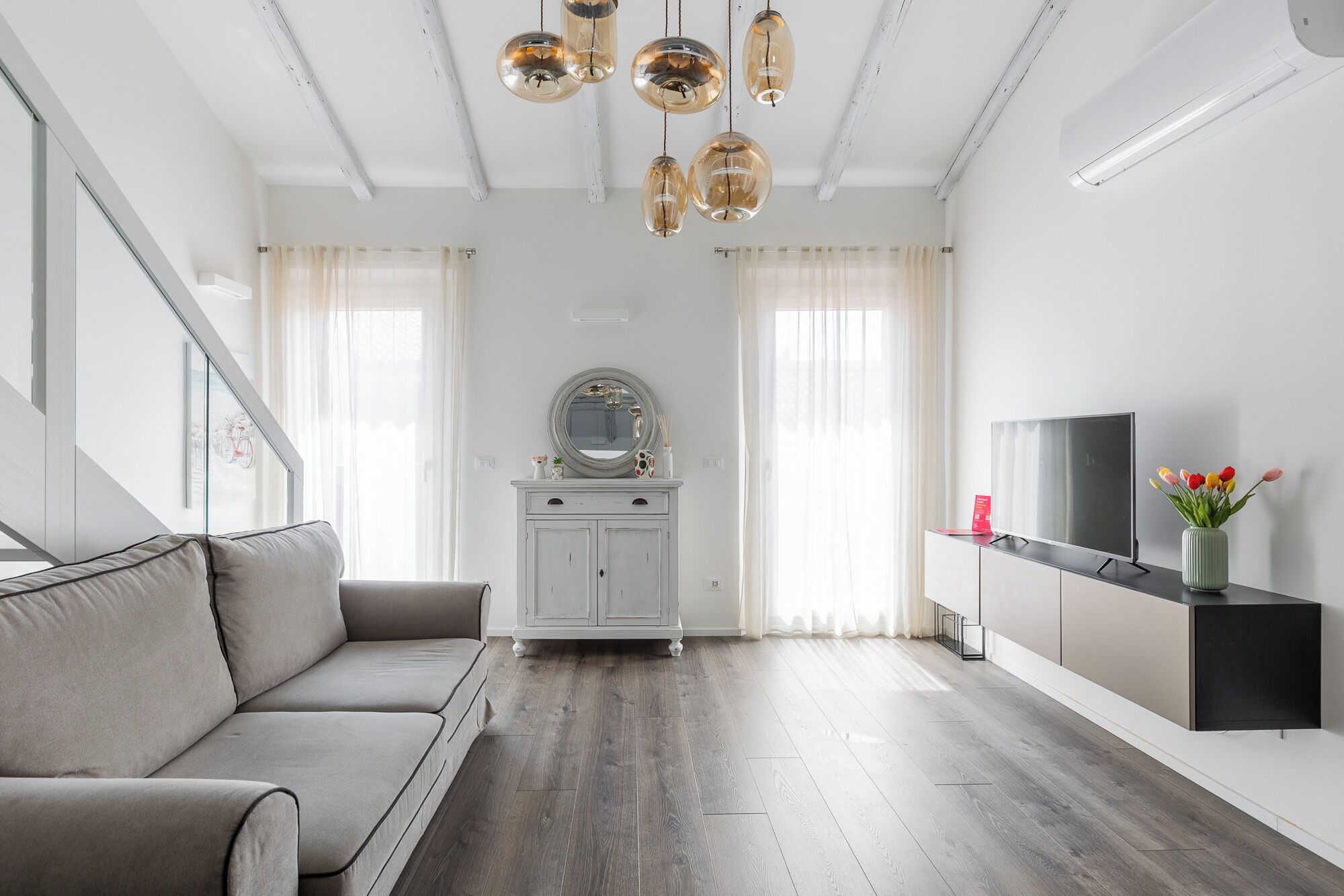 Apartemen, balkon | Area keluarga | Televisi 30-inci dengan saluran TV satelit