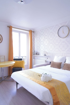 2 bedrooms, iron/ironing board, WiFi