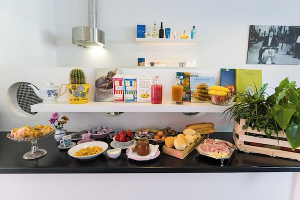 Café da manhã com buffet todos os dias mediante uma taxa