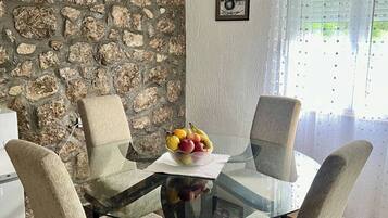 Apartment, 1 Bedroom, Smoking, Balcony | Dining room