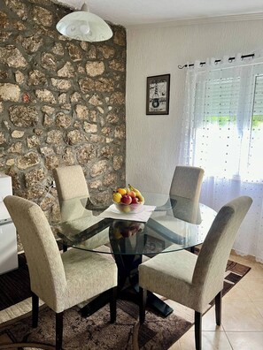 Apartment, 1 Bedroom, Smoking, Balcony | Dining room