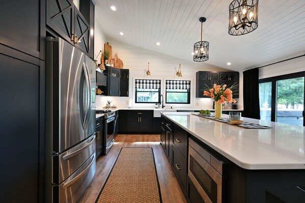 House, 4 Bedrooms | Private kitchen | Fridge, oven, coffee/tea maker, toaster