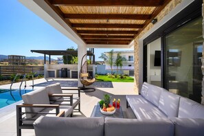 Outdoor dining - Terra Magna Villas in Kiotari (Rhodes)