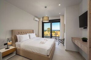 3 bedrooms, in-room safe, iron/ironing board, free WiFi