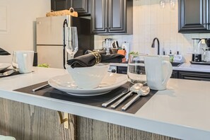 Condo, 2 Bedrooms | Private kitchen