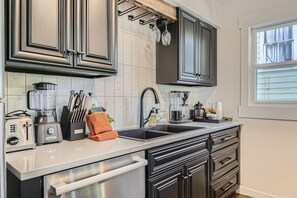 Condo, 2 Bedrooms | Private kitchen | Fridge, oven, coffee/tea maker, toaster