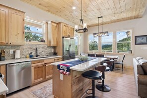 Cabin, 4 Bedrooms | Private kitchen | Fridge, oven, coffee/tea maker, toaster
