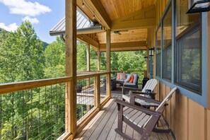 Cabin, 4 Bedrooms | Property grounds