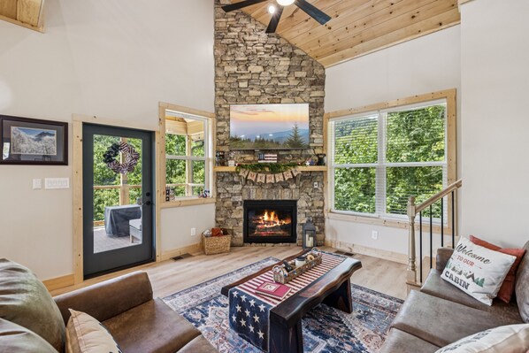 Cabin, 4 Bedrooms | Living area | Smart TV