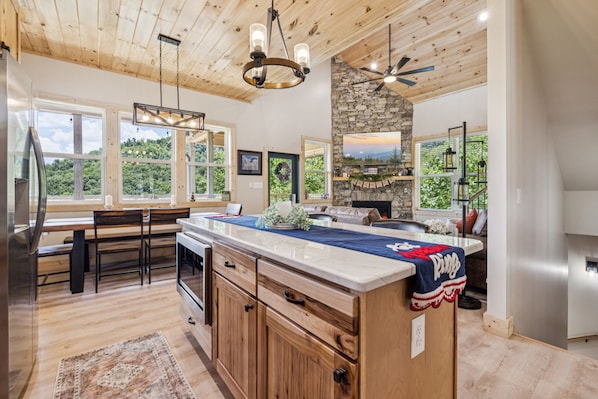 Cabin, 4 Bedrooms | Interior