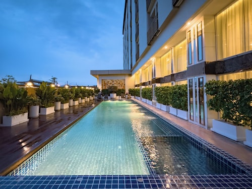 Golden Empire Suvarnabhumi Hotel