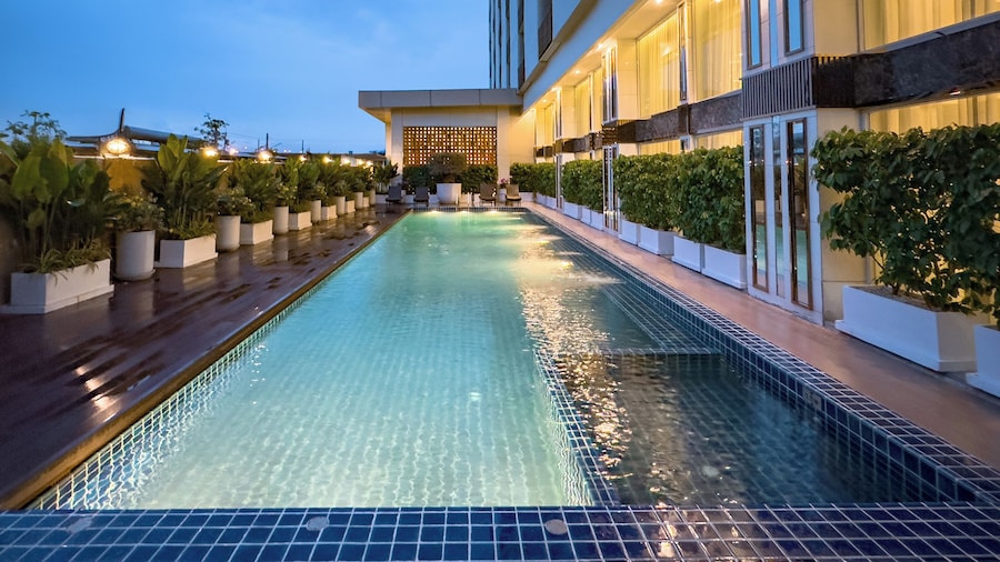 Golden Empire Suvarnabhumi Hotel