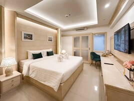 Superior Double Room | In-room safe, desk, iron/ironing board, free WiFi