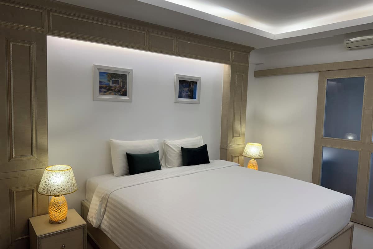 In-room safe, iron/ironing board, free WiFi