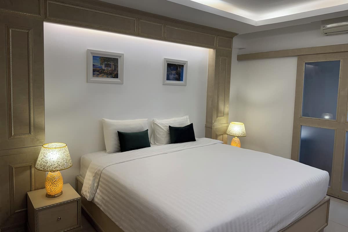 Superior Double Room | In-room safe, iron/ironing board, free WiFi