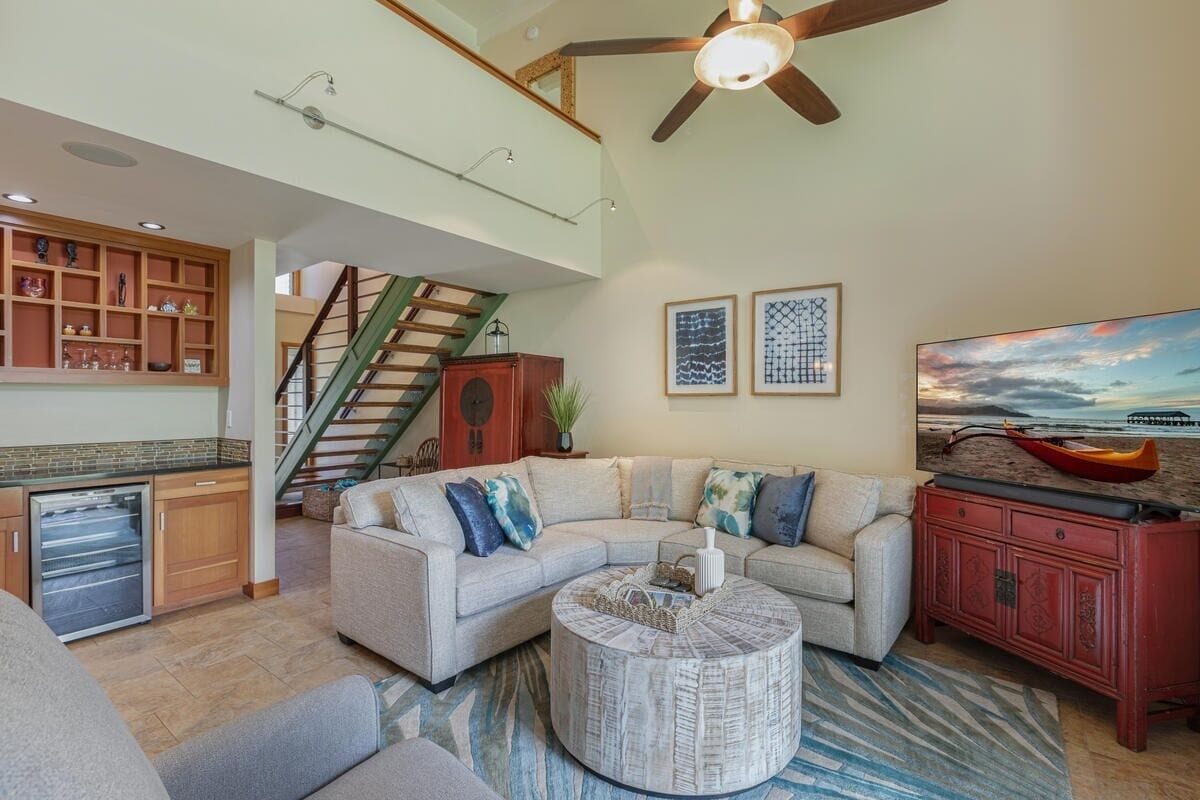 Condo, 2 chambres | Aire de séjour | Téléviseur connecté