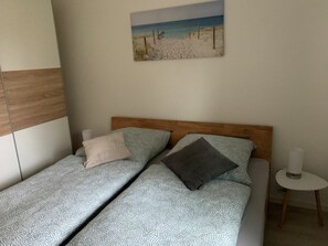 2 عدّة غرف نوم وطراز فريد لكل وحدة ومكواة/لوح كي