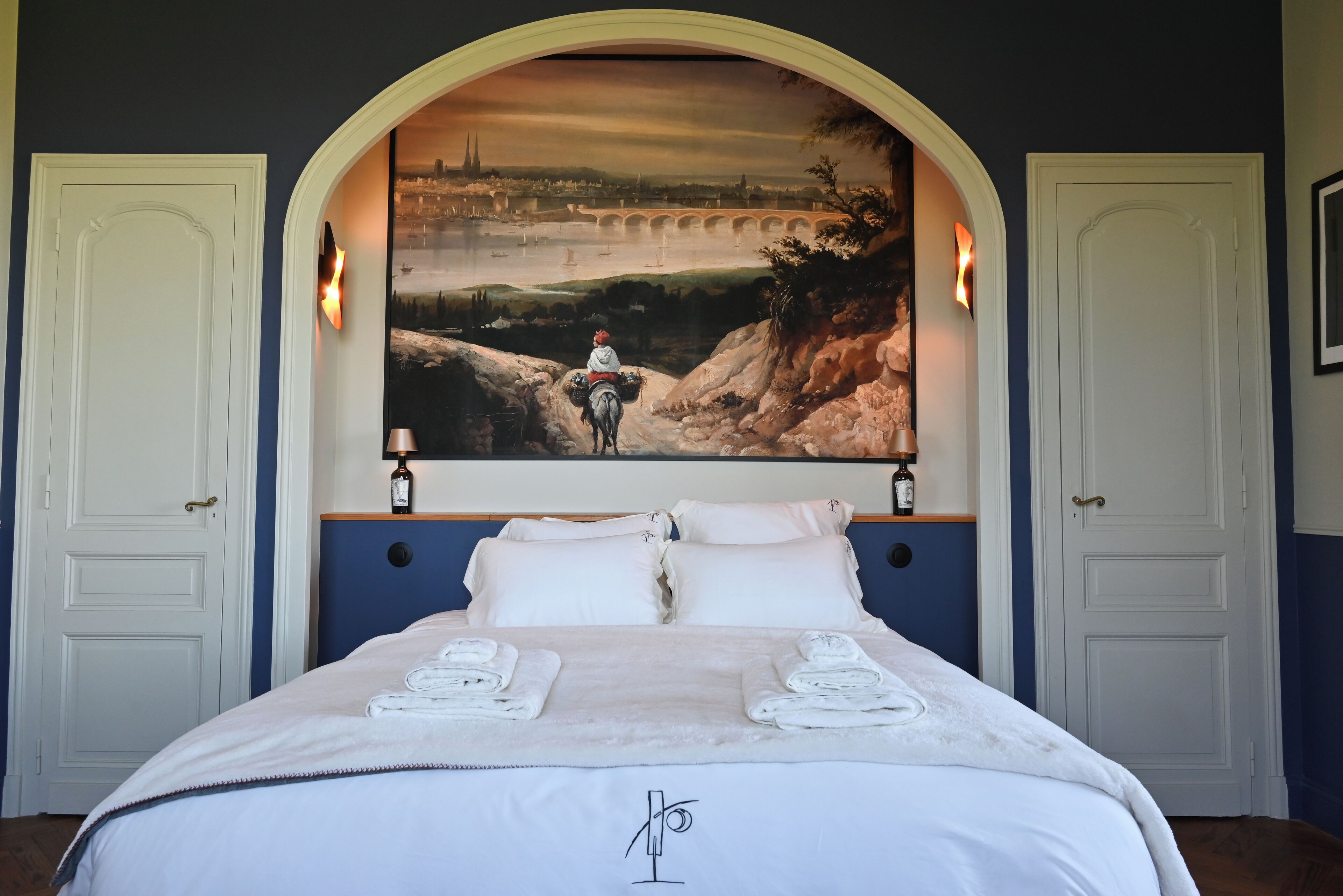 6 habitaciones, escritorio, tabla de planchar con plancha y wifi gratis 