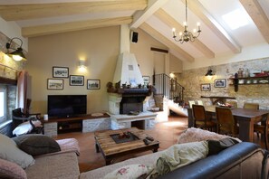 Living area - VILLA NINI with fireplace, private pool,  barbecue, bike and much more (Poreč)