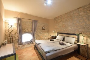 3 chambres, fer et planche à repasser, Wi-Fi, draps fournis