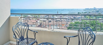 Four - G Hotel Premium