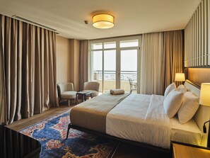 Premium Double Room, Balcony, Sea View | In-room safe, desk, laptop workspace, iron/ironing board - Four - G Hotel Premium (İstanbul)