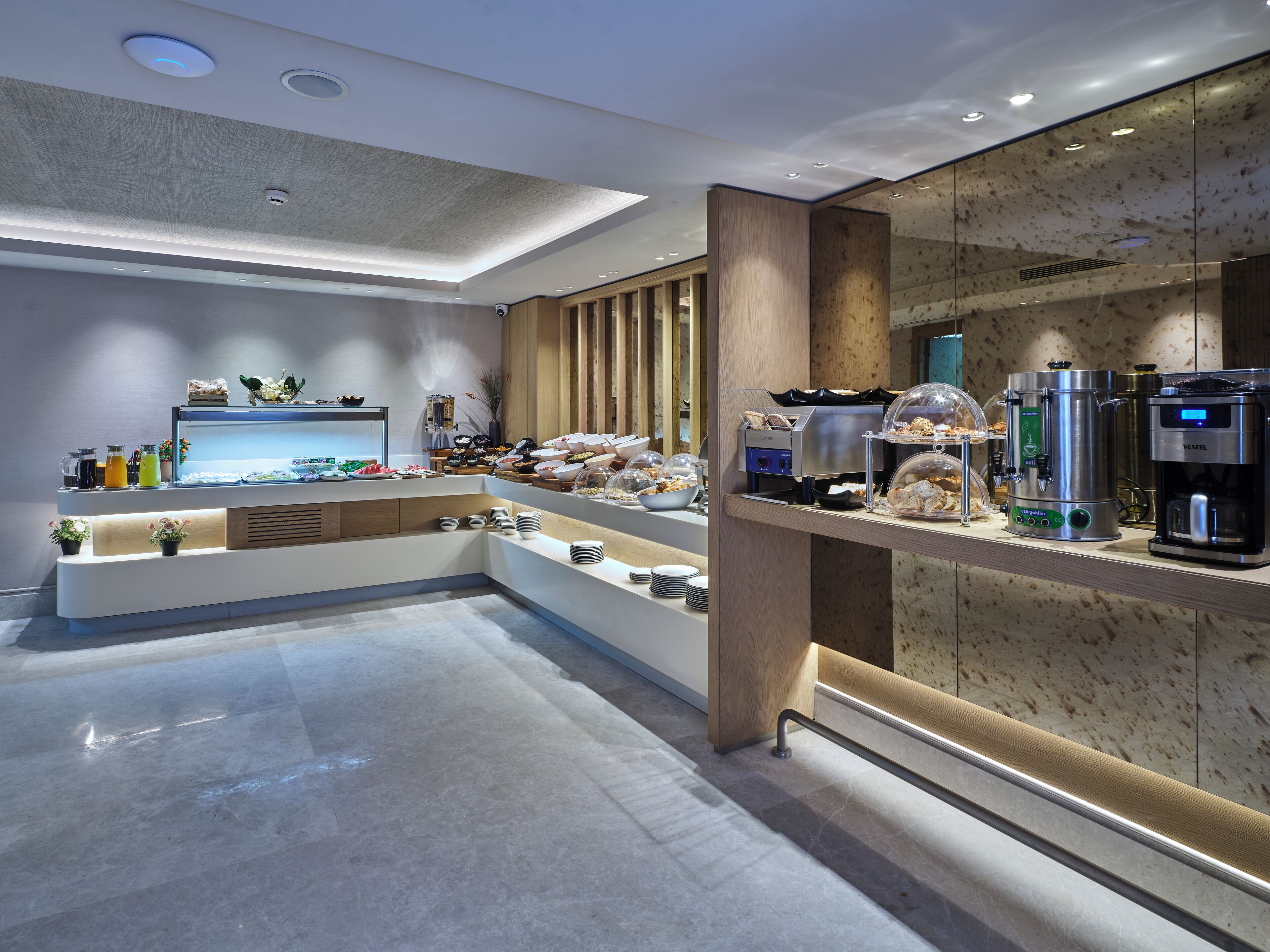 Frokostbuffé hver dag (EUR 15 per person)