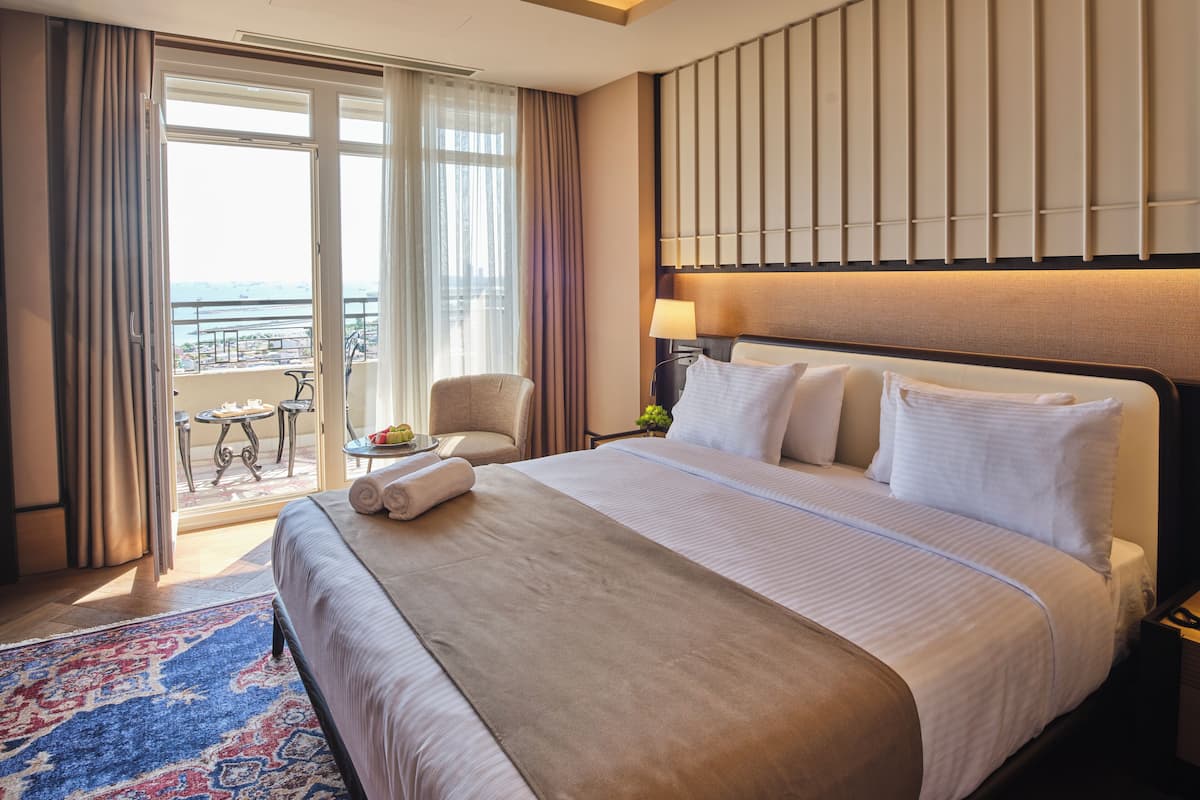 Doppia Premium, balcone, vista mare | Cassaforte in camera, una scrivania, postazione laptop