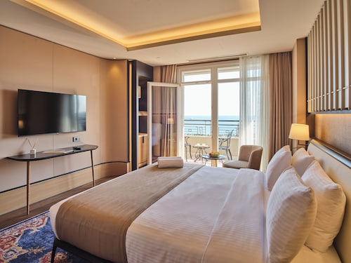 Four - G Hotel Premium