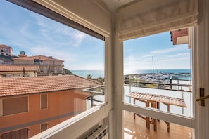 Appartement, 1 grand lit et 1 canapé-lit, vue mer | Balcon