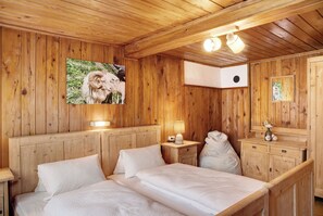 3 bedrooms, WiFi, bed sheets