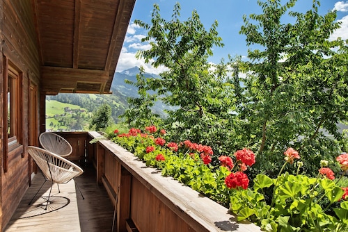 Chalet 'Glosaleite Zillertal' with Mountain View, Private Terrace and Wi-Fi