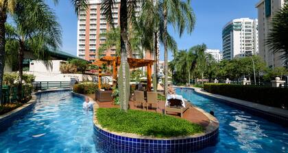 Suite, pool and gym | BPremium T1 1208.4