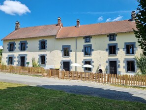 Exterior - Country House 'Meadow View - Grande Gîtes' with Private Pool, Terrace, and Wi-Fi (Janaillat)