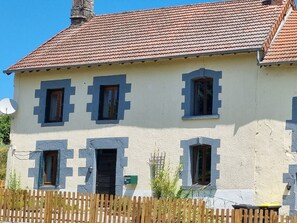 Exterior - Country House 'Meadow View - Grande Gîtes' with Private Pool, Terrace, and Wi-Fi (Janaillat)