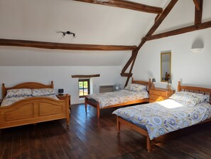 4 slaapkamers, een strijkplank/strijkijzer, wifi, beddengoed