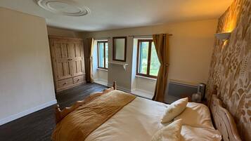 4 makuuhuonetta, silitysrauta/-lauta, Wi-Fi, vuodevaatteet