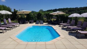 Pool - Country House 'Meadow View - Grande Gîtes' with Private Pool, Private Terrace and Wi-Fi (Janaillat)