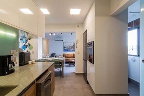 Fridge, microwave, oven, stovetop