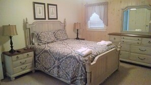 Silitysrauta/-lauta, ilmainen Wi-Fi, vuodevaatteet