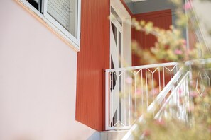 Exterior detail - "Villa Paola" appartam site in Pescara 250 m from the sea and a few km from the center (Pescara)