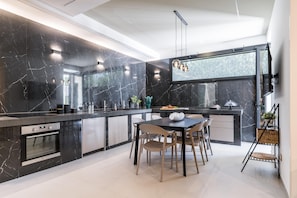 Fridge, oven, stovetop, dishwasher - Nereide, luxury villa in Sicily with pool, near the beach (Punta Secca)