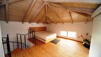 2 bedrooms, iron/ironing board, bed sheets