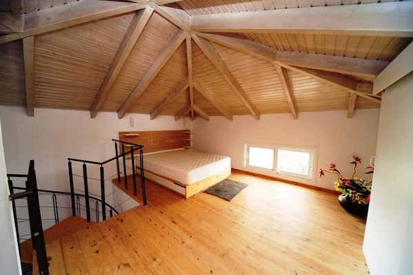 2 bedrooms, iron/ironing board, bed sheets