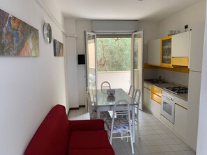 Interior - Beautifully Renovated Flat With Shared Pool (Rosolina)