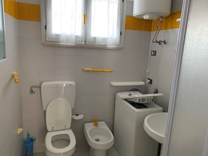 Bathroom - Beautifully Renovated Flat With Shared Pool (Rosolina)
