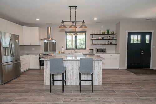 4-bedroom house in peaceful Winona with WiFi, AC. Relax and unwind