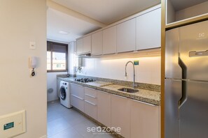 Căn hộ cơ bản | Bếp riêng | Dụng cụ nấu nướng/bát dĩa/dao nĩa 