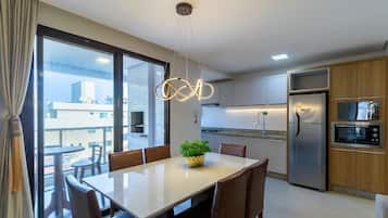 Basic Apartment | Dining